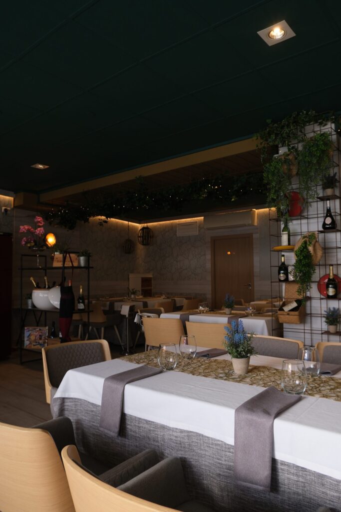 Sala interior de MADE Restaurante en Villajoyosa