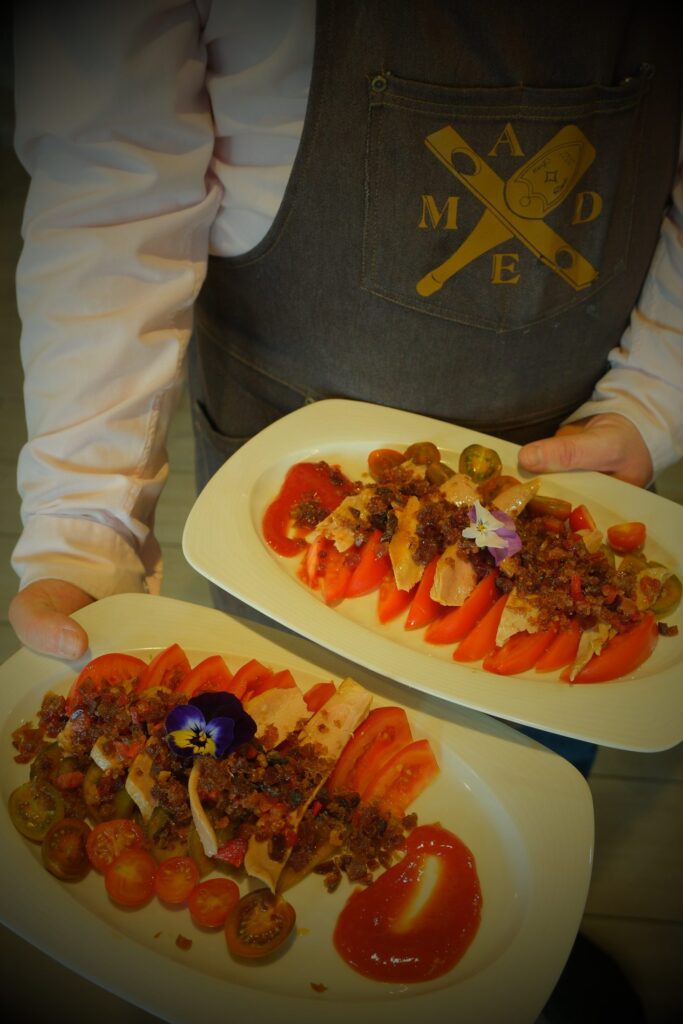 Tomates de temporada con ventresca y salazones, MADE Villajoyosa